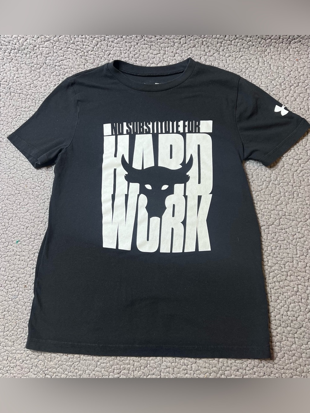 Under Armour HeatGear Boys Size M Black Short Sleeve Loose Graphic T-Shirt